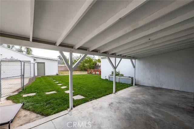 1326 Clock Avenue, Redlands CA: https://media.crmls.org/medias/e001bde8-12cf-4a06-92c2-dd94eeadeb95.jpg