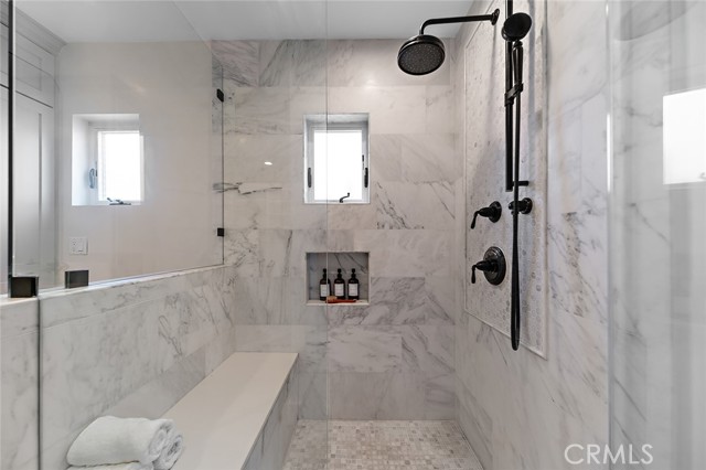 69 Santa Ana Avenue, Long Beach CA: https://media.crmls.org/medias/e0034046-d6f6-4cee-b3e1-3a028e5f0e87.jpg