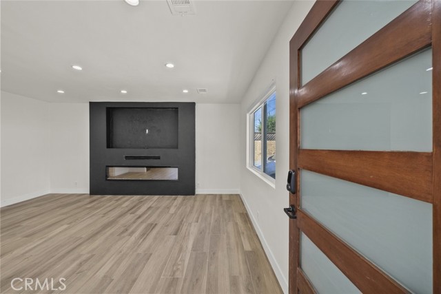 10341 Mcclemont Avenue, Tujunga CA: https://media.crmls.org/medias/e0036b90-6e59-403b-b626-d005f7c485ae.jpg
