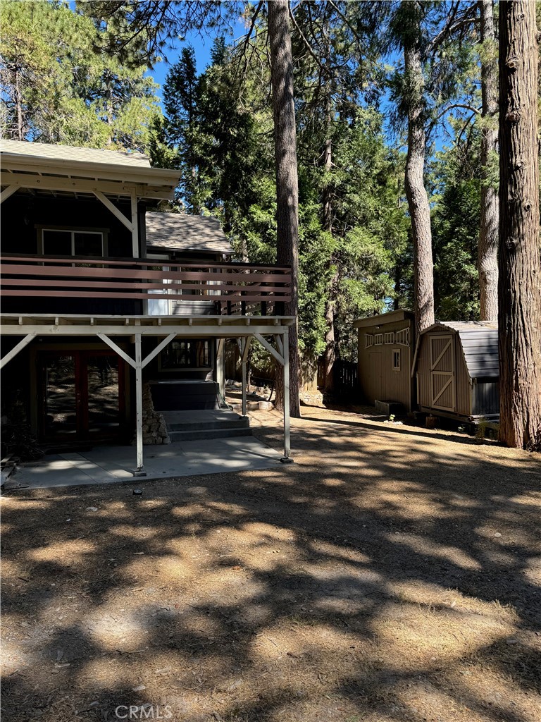 https://media.crmls.org/medias/e003b4b1-7e8a-49e8-a475-adf07fb86658.jpg?preset=X-Large
