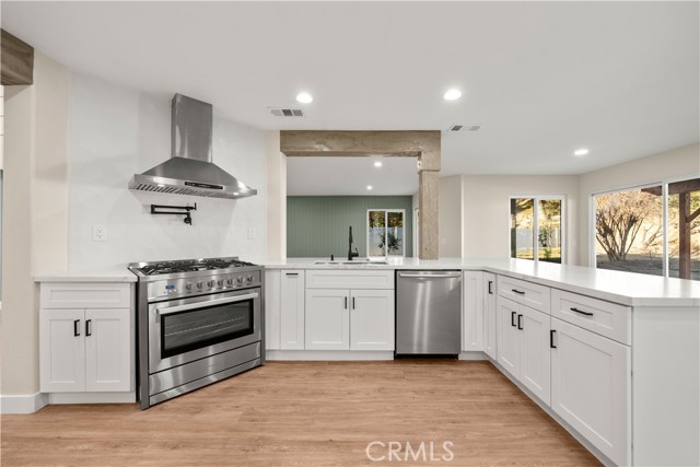 31832 Poole Court, Temecula CA: https://media.crmls.org/medias/e004a5b2-31e6-496f-a210-28976a257609.jpg