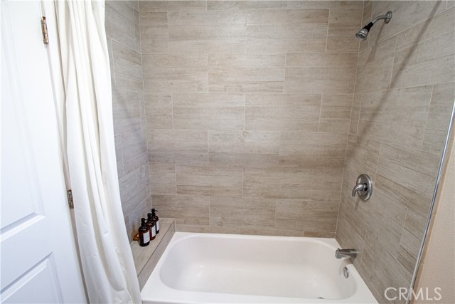 2nd bedroom bath