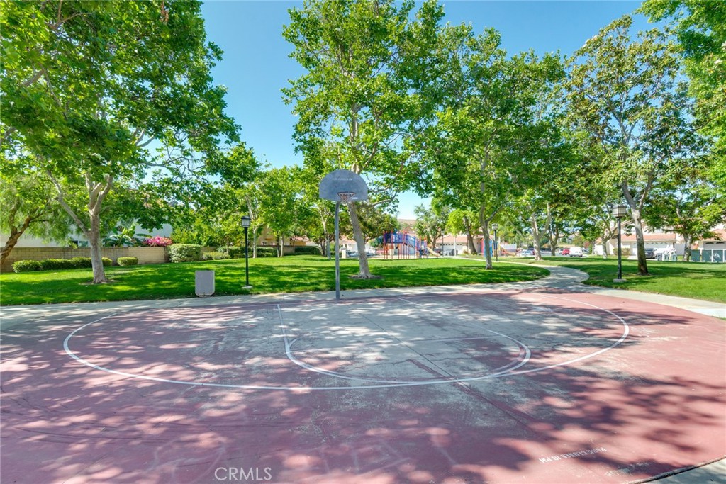 https://media.crmls.org/medias/e005cdbc-da3a-4815-b622-55fdc10c6195.jpg?preset=X-Large