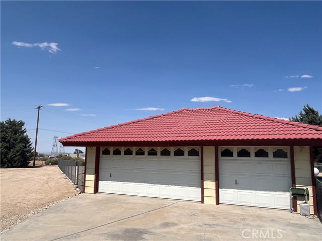 Detail Gallery Image 2 of 4 For 10675 Paramount Rd, Phelan,  CA 92371 - 3 Beds | 2 Baths