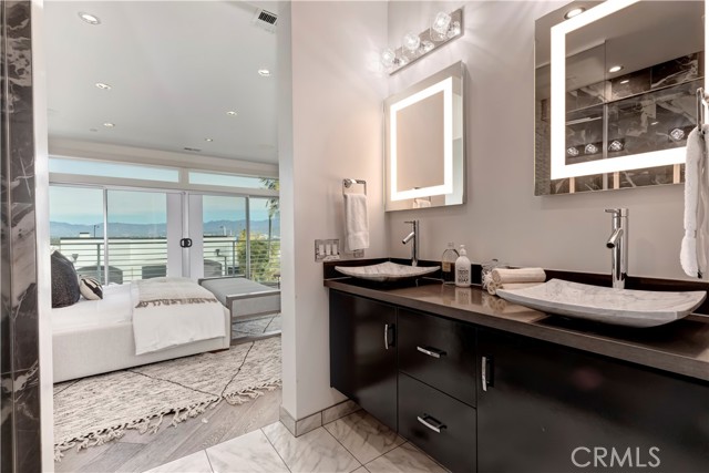 Detail Gallery Image 8 of 43 For 11698 Picturesque, Studio City,  CA 91604 - 3 Beds | 2/1 Baths