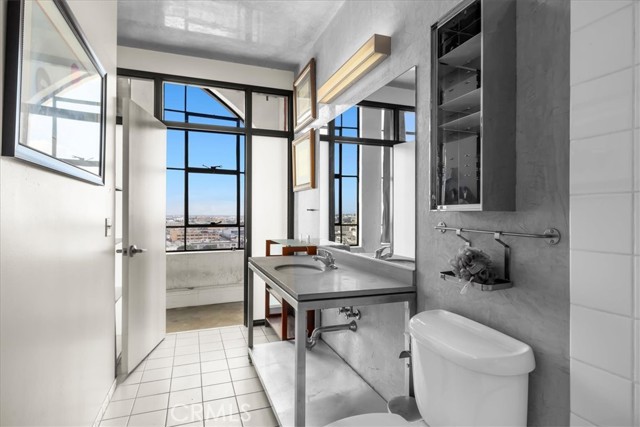 315 E 8th #1203 Street, Los Angeles CA: https://media.crmls.org/medias/e0078f7d-48be-43c9-9753-cd1723edd601.jpg