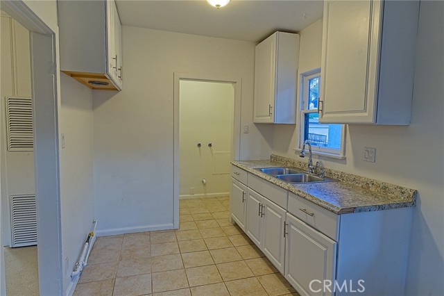 550 N 1st Avenue, Upland CA: https://media.crmls.org/medias/e0087354-9b0a-4f1a-8888-2c527510ca5b.jpg