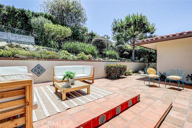 556 Via Media, Palos Verdes Estates CA: https://media.crmls.org/medias/e008b625-89d9-46dc-bc61-c0b1495ddee8.jpg