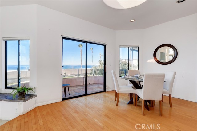 38 15th Street, Hermosa Beach, California 90254, 4 Bedrooms Bedrooms, ,3 BathroomsBathrooms,Residential,Sold,15th,SB22234802