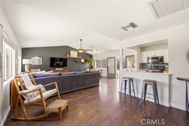Detail Gallery Image 9 of 29 For 2041 Lupin St, Simi Valley,  CA 93065 - 3 Beds | 2 Baths