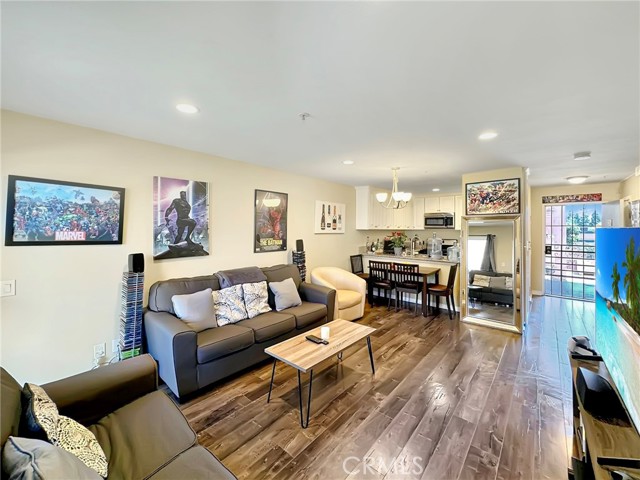 Detail Gallery Image 3 of 12 For 450 E 4th St #236,  Santa Ana,  CA 92701 - 2 Beds | 2 Baths