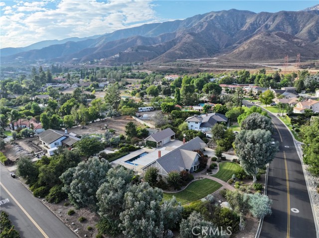 2501 Cliff Road, Upland CA: https://media.crmls.org/medias/e0092ce9-88f9-449c-9b36-332382d2a479.jpg