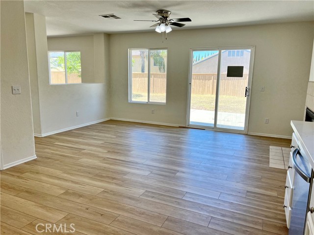 39293 Cayman Court, Murrieta CA: https://media.crmls.org/medias/e00a3647-0671-4042-b0bd-e318d63b9c14.jpg
