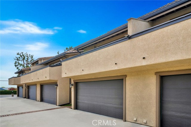 17601 Newland Street, Huntington Beach CA: https://media.crmls.org/medias/e00a6f06-5419-485a-adee-3fb817812c95.jpg