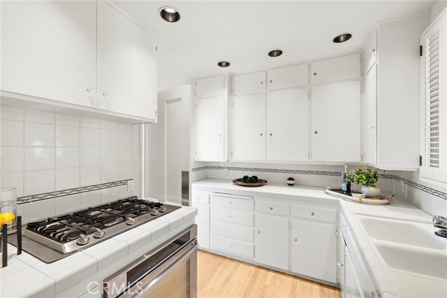 Detail Gallery Image 17 of 41 For 31571 Bluff Dr, Laguna Beach,  CA 92651 - 3 Beds | 3 Baths