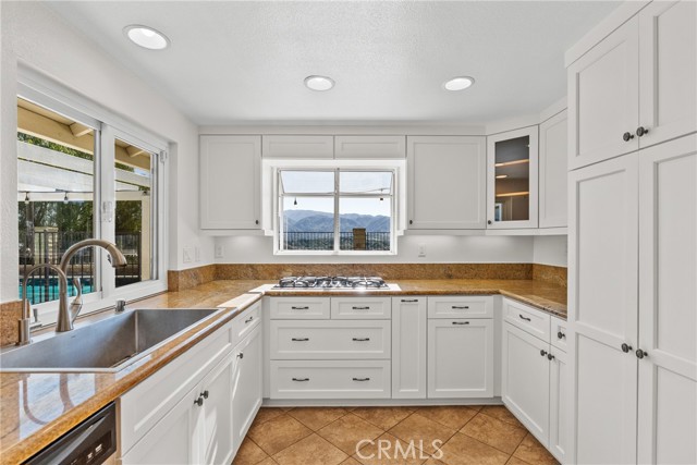 Detail Gallery Image 16 of 40 For 17050 Canvas, Canyon Country,  CA 91387 - 4 Beds | 2 Baths