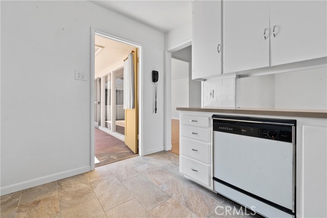 604 Marguerite Avenue, Corona del Mar CA: https://media.crmls.org/medias/e00dff16-2ed8-4fb2-8727-372781dc125e.jpg