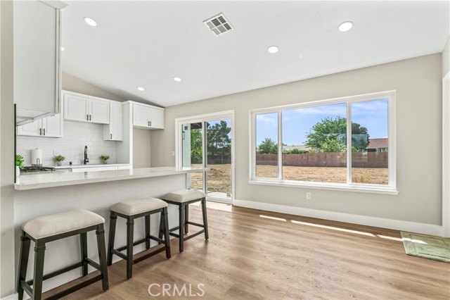 Detail Gallery Image 6 of 32 For 13875 Stage Coach Cir., Victorville,  CA 92392 - 3 Beds | 2 Baths