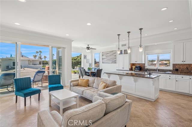 6111 Seashore Drive, Newport Beach CA: https://media.crmls.org/medias/e00e6051-a76e-4c21-9d6d-460979f567a6.jpg