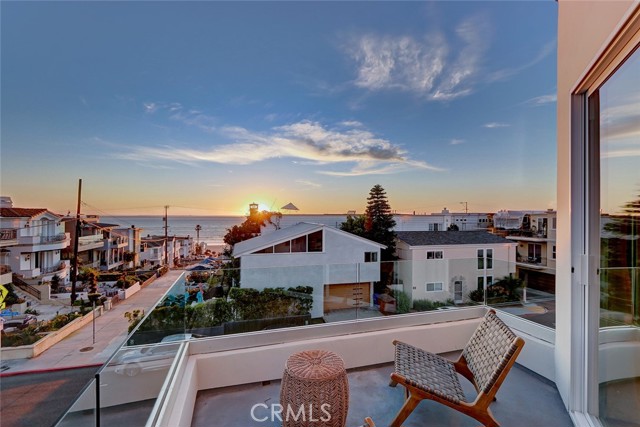 301 2nd Street, Manhattan Beach, California 90266, 3 Bedrooms Bedrooms, ,3 BathroomsBathrooms,Residential,Sold,2nd,SB22006124