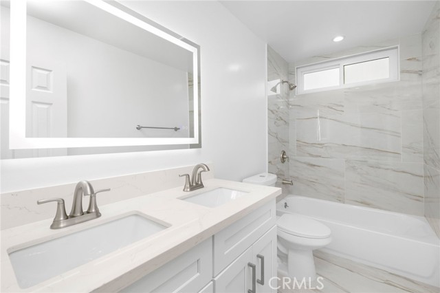 217 43rd Street, Manhattan Beach CA: https://media.crmls.org/medias/e00f1477-db3b-4b83-af3a-0b48d1c84a54.jpg