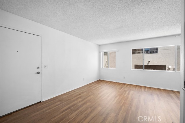 6716 Sylmar Avenue, Van Nuys CA: https://media.crmls.org/medias/e00f5f3b-54d3-43fd-a49b-25dc897383b7.jpg