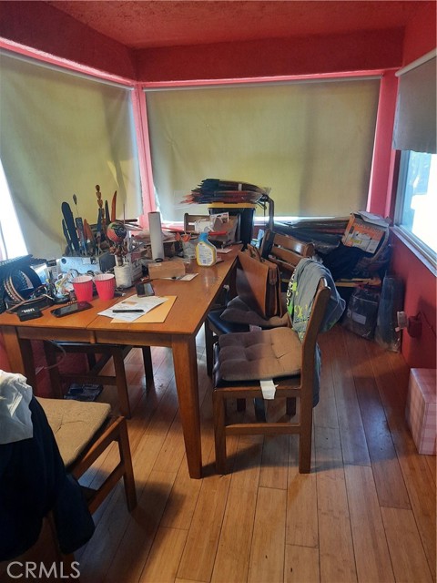 breakfast/eating area