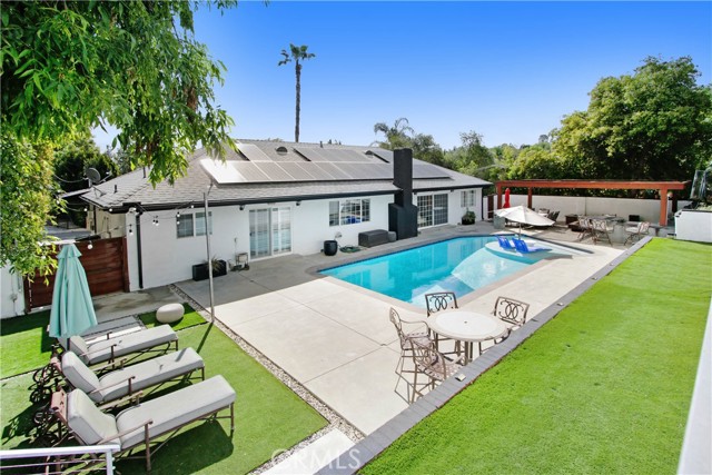 5237 Melvin Avenue, Tarzana CA: https://media.crmls.org/medias/e00fd99d-f543-4c05-9af3-97227f59c183.jpg