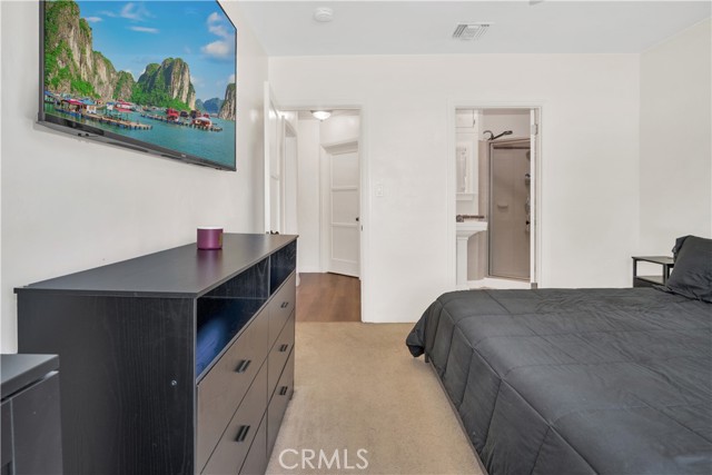 Detail Gallery Image 15 of 42 For 1343 N Whitnall Hwy, Burbank,  CA 91505 - 3 Beds | 2 Baths