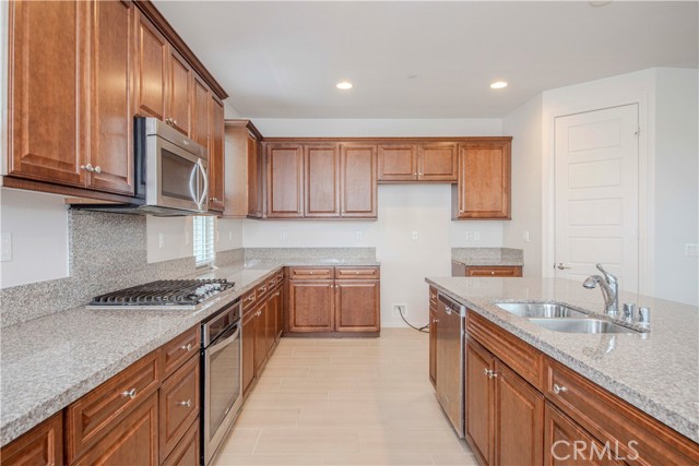 1311 Clementine Way, Fullerton CA: https://media.crmls.org/medias/e01092db-8606-43dd-9a05-1f94ec8fffc7.jpg