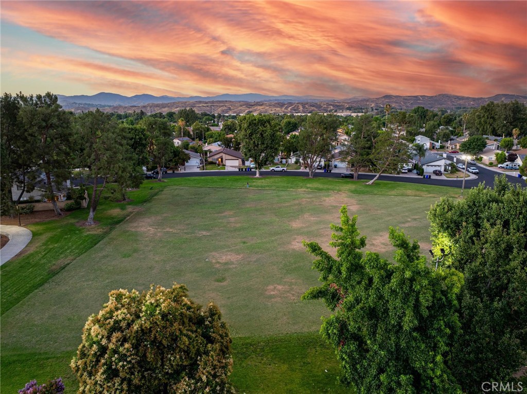 https://media.crmls.org/medias/e010c645-b86d-41d1-9646-6c0ed5f18c49.jpg?preset=X-Large