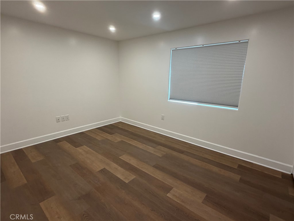 https://media.crmls.org/medias/e010dd78-7f75-4a87-8a59-d7b6b904df25.jpg?preset=X-Large