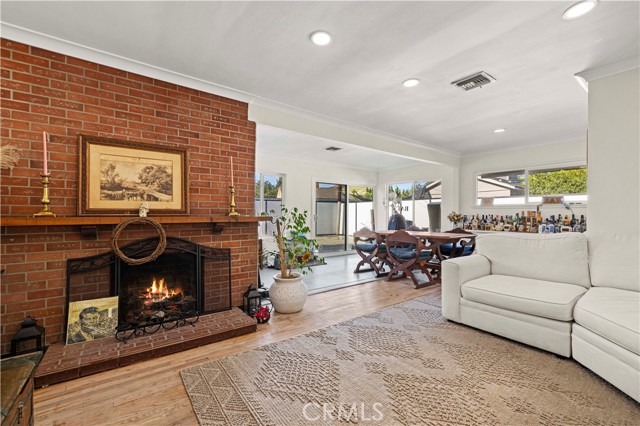 Detail Gallery Image 12 of 14 For 18229 Strathern St, Reseda,  CA 91335 - 3 Beds | 2 Baths