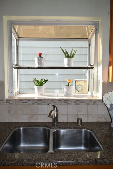 Detail Gallery Image 11 of 24 For 4623 W 171st St, Lawndale,  CA 90260 - 3 Beds | 3 Baths