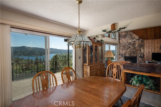 Detail Gallery Image 5 of 17 For 1245 Yosemite Dr, Lake Arrowhead,  CA 92352 - 3 Beds | 2 Baths