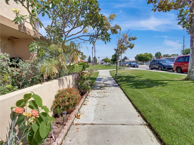 10552 Royal Oak Way, Stanton CA: https://media.crmls.org/medias/e0136fc1-f012-45c1-b0d5-a0a069ca5bc9.jpg