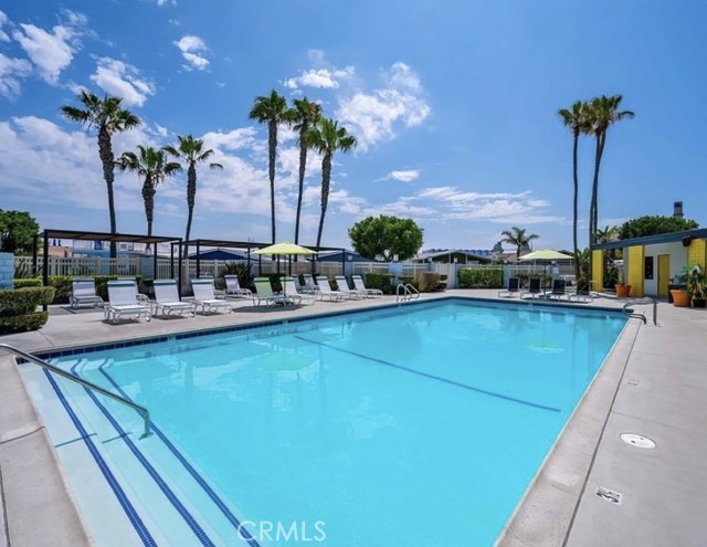 Detail Gallery Image 13 of 16 For 21851 Newland St, Huntington Beach,  CA 92646 - 2 Beds | 1/1 Baths