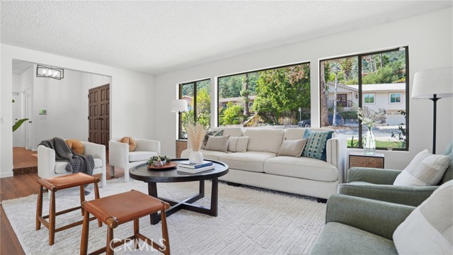 Detail Gallery Image 7 of 47 For 1340 Daily Circle, Glendale,  CA 91208 - 4 Beds | 3 Baths