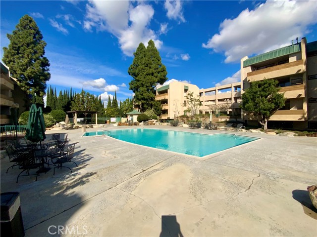 Detail Gallery Image 4 of 16 For 12141 Centralia St #111,  Lakewood,  CA 90715 - 1 Beds | 1 Baths