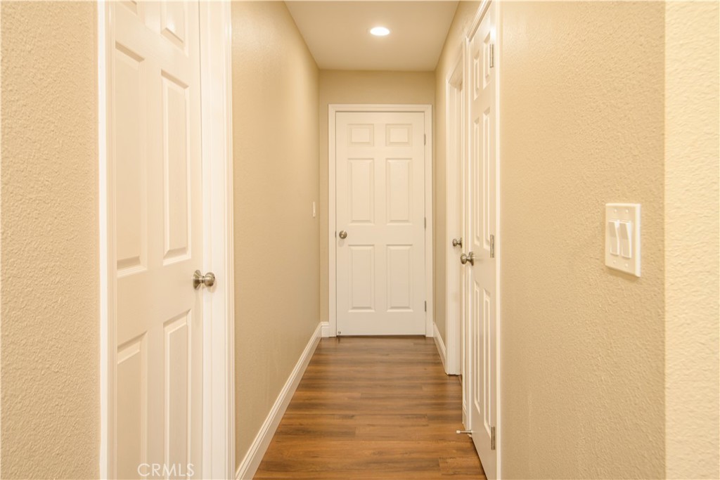 https://media.crmls.org/medias/e015615e-2b86-4c64-8907-e539df06850e.jpg?preset=X-Large