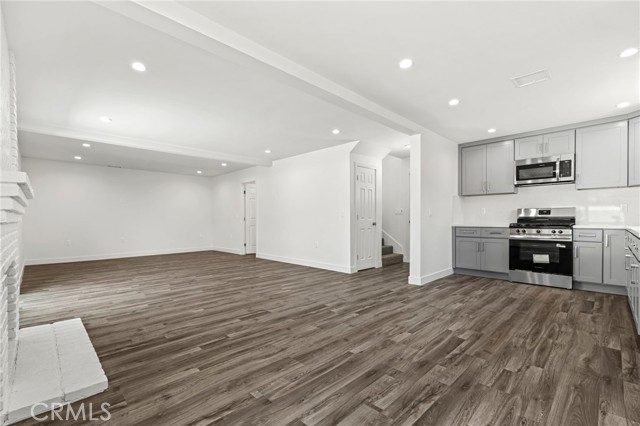 11062 Oneida Avenue, San Fernando CA: https://media.crmls.org/medias/e015623f-a5d0-49b1-a507-3c354213f225.jpg