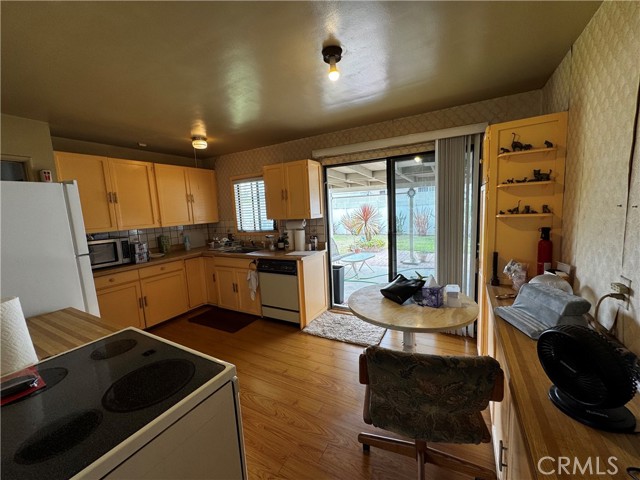4728 W Lucky Way, Santa Ana CA: https://media.crmls.org/medias/e0166426-e29b-47d0-8413-9dd554bf1d7a.jpg