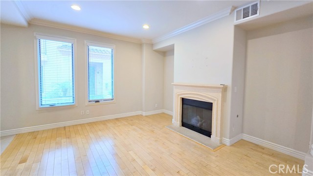 Detail Gallery Image 4 of 24 For 68 N Allen Ave #6,  Pasadena,  CA 91106 - 3 Beds | 3 Baths
