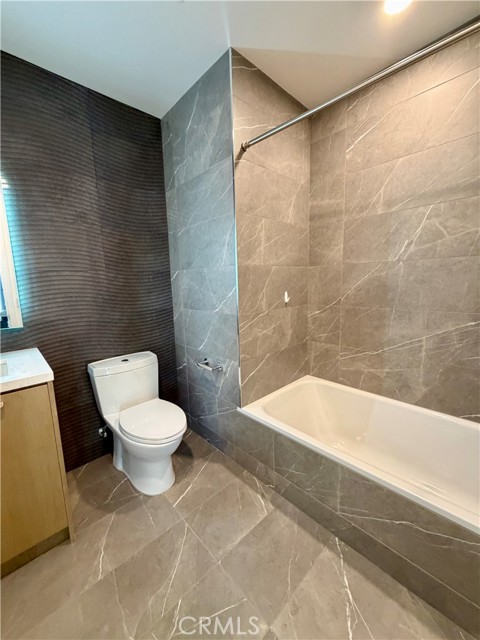 Detail Gallery Image 7 of 40 For 400 S Broadway #1703,  Los Angeles,  CA 90013 - 2 Beds | 2 Baths