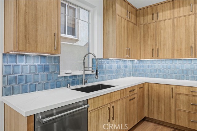 Detail Gallery Image 5 of 29 For 2205 Marshalfield #B,  Redondo Beach,  CA 90278 - 4 Beds | 3/1 Baths