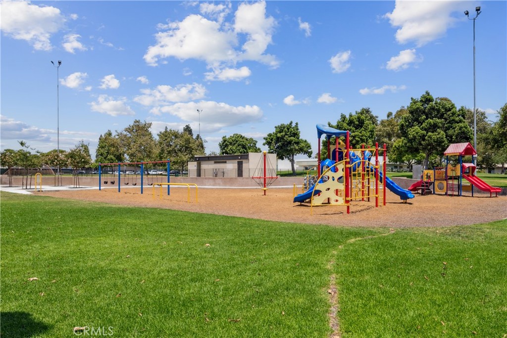 https://media.crmls.org/medias/e0179914-324e-40f6-bdcb-0cc252cb8a75.jpg?preset=X-Large