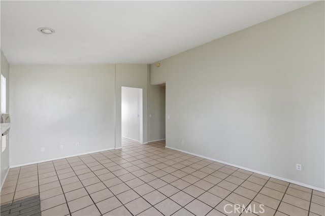 Detail Gallery Image 6 of 37 For 13645 Agate Way, Victorville,  CA 92392 - 3 Beds | 2 Baths