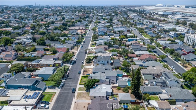 1421 E Walnut Avenue, El Segundo CA: https://media.crmls.org/medias/e017d033-5617-41d6-a591-9d791097e290.jpg