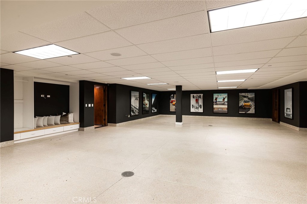 https://media.crmls.org/medias/e018184d-4bd6-46e6-b3f6-b6972203c611.jpg?preset=X-Large