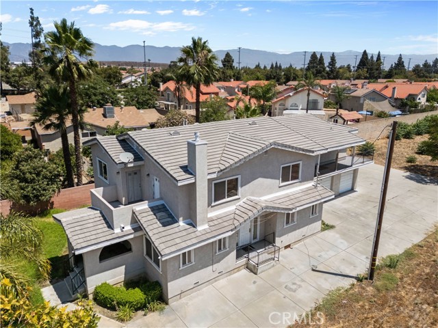 6953 Sierra Avenue, Fontana CA: https://media.crmls.org/medias/e0192d0a-22dd-4a7e-a6ca-21d69d35a1ea.jpg